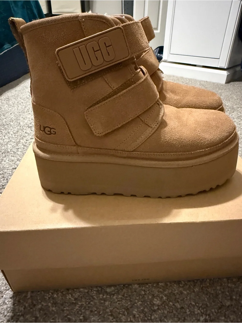 Ugg Chestnut platform size 7